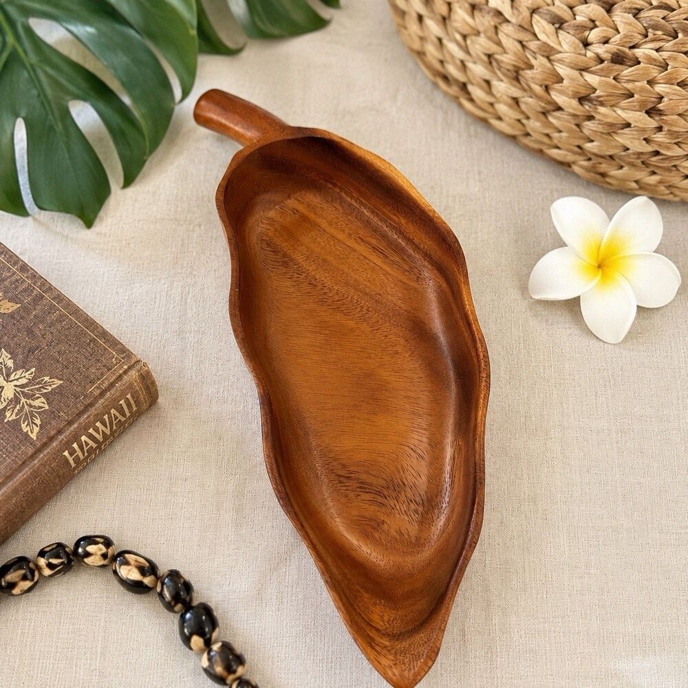 Vintage 1960s Woods of Hawaii Waikiki Monkey Pod Wood Leaf Serving Dish 15”